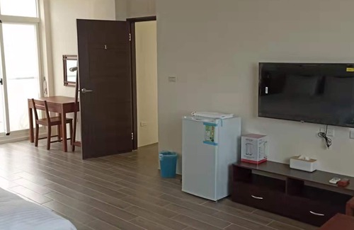 Huxi Bed & Breakfast | 獨棟鄉村別墅，我們離馬公市12公里、機場8公里、鄰近南寮古厝群200公尺、奎壁山摩西分海2公里，菓葉觀日、菓葉灰窯、龍門閉鎖陣地等，門口備有大量停車場