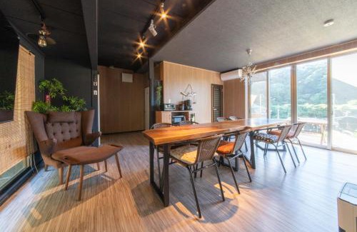 Katsuura Apartment | 瑠璃色の地球