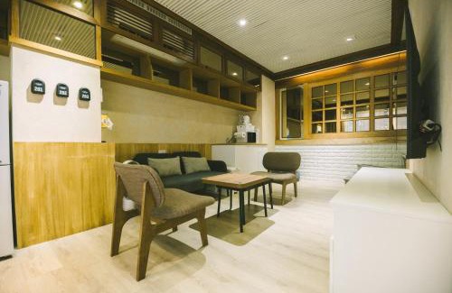 West Central District House | 許家古宅 4-6人包棟民宿