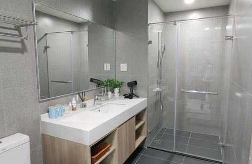 Toucheng Apartment | 走路3分鐘到海邊玩沙踏浪、海天一色大坑腳踏車步道、觀賞龜山島日出,或者享受著眺望蘭陽平原的悠閒,待在宜蘭吧! 躺著看山看海。