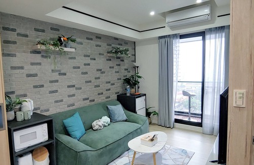 Toucheng Apartment | 走路3分鐘到海邊玩沙踏浪、海天一色大坑腳踏車步道、觀賞龜山島日出,或者享受著眺望蘭陽平原的悠閒,待在宜蘭吧! 躺著看山看海。