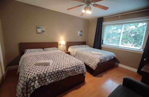 Burnaby Villa | 近邻商业中心Metropolice,安静内街,中央空调,2张双人床。