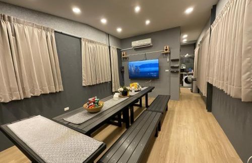 Kaohsiung City Centre House | 高雄好日子914包棟KTv民宿