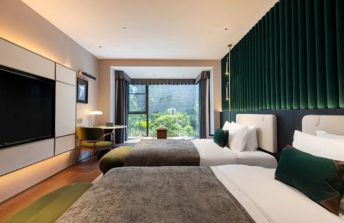 Huangshigang District Hotel | 黄石未苏湾花间亭飞花