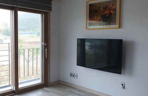 Gyeongju House | 경주 제이제이 갤러리 펜션(JJ Gallery pension)