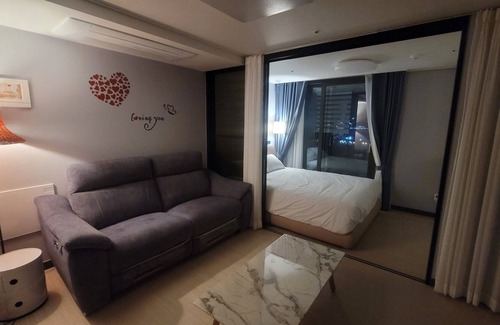 Yeosu House | 여수숙박#신축#신규숙소#국동유탑유블레스 724호-호텔급 침대,리클라이너쇼파