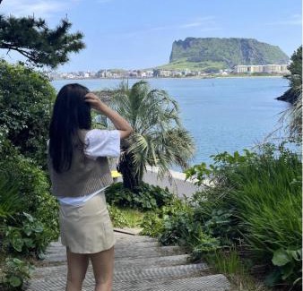 Seongsan Apartment | 제주 전통 구옥을 현대식으로 해석한 Stay EUNWOL-OJO