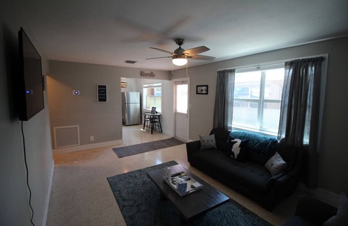 Sailboat Bend Apartment | 02 Rustic meets Beachy Apartment - Walk Downtown!