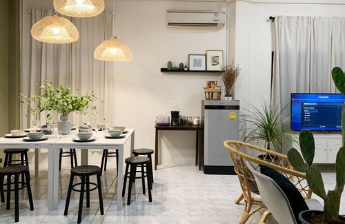Chom Phon House | 03.Baan Bai Bua >MRT JJ market BigC DMK Airport