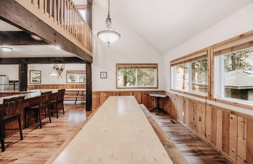Glacier Cabin | 03MBH - WIFI -Pets OK - Sleeps 26 by RedAwning