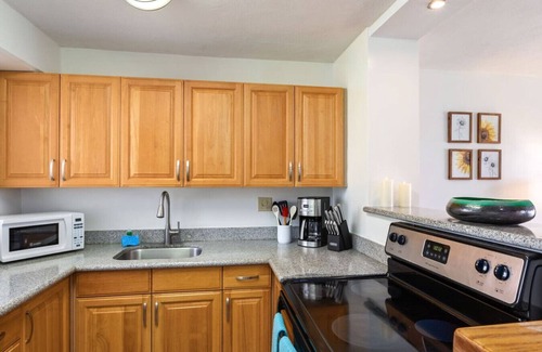 McCully - Moiliili Apartment | 05 FREE Parking/10 min beach/2br-Waikiki/Ala Moana