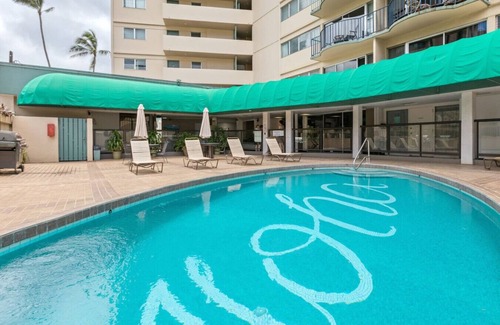 McCully - Moiliili Apartment | 05 FREE Parking/10 min beach/2br-Waikiki/Ala Moana