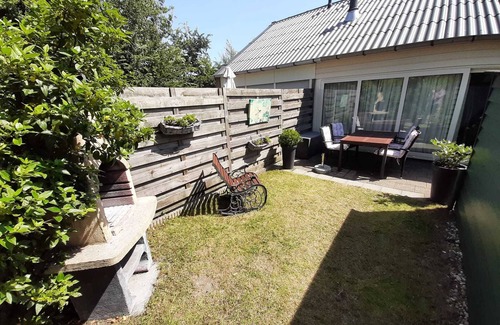 Bruinisse House | 1-11.10. & from 18.10. still FREE! Family friendly House, 4 P., Fireplace, BBQ, W-LAN