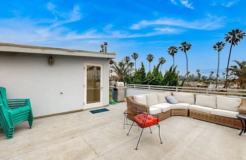 Pierpont Bay House | 1-2 Min Walk To Beach, Ocean Views W/Rooftop Deck