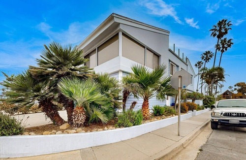 Pierpont Bay House | 1-2 Min Walk To Beach, Ocean Views W/Rooftop Deck