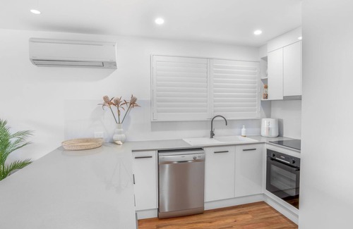 Rainbow Beach Apartment | 1/46 Manooka Drive - Rainbow Beach. Aircon. Ocean Views.