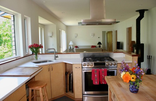 West Tisbury House | 1,500' Shore on Deep Bottom Cove, Tisbury Great Pond
