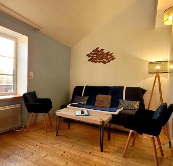 Dieppe Apartment | 1 appartement 2 chambres plus salon ,3 appartements rénovés , NETFLIX, lits faits à votre arrivée, serviettes de toilette, Ménage, Wifi, en hyper centre ,Plage à 190m, BOX à Vélos, paiement 3 fois sans frais, prix tout compris