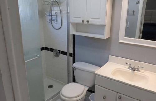Dolphin Isles Condo | 1 B/R Condo - Prime Location & 1 Minute Walk To Ocean Beach, Restaurants & Bars