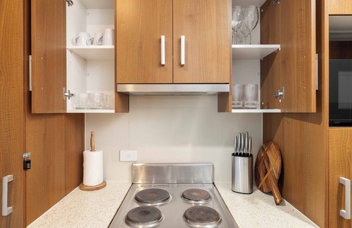 Rocklea Apartment | 1 Bdr Apt! Garage! Clean! GST Credits! 216D1