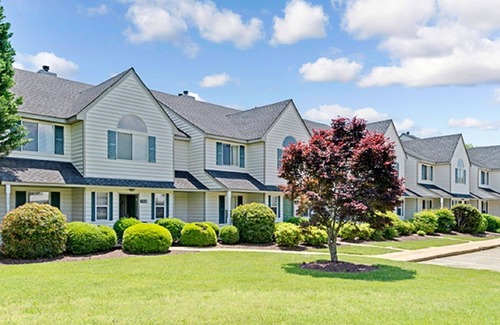 Berkeley Condo | 1 BDRM~ HISTORIC POWHATAN RESORT~ BUSCH GARDENS 8 MILES~ INDOOR/OUTDOOR POOLS