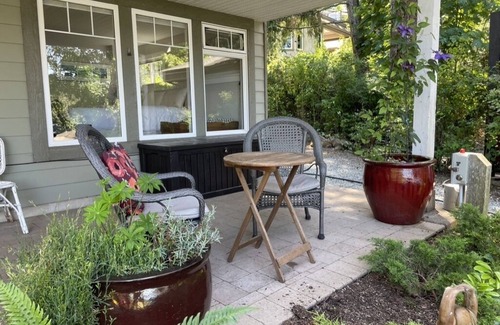North Saanich House | 1 Bdrm Oceanfront B&B w ocean views and easy ocean access. Great for couple.