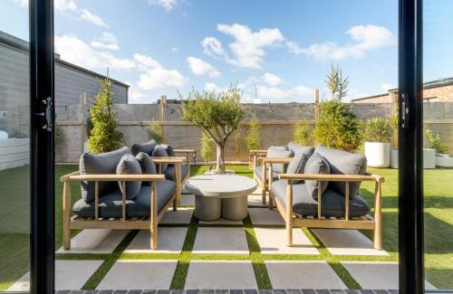 Warrnambool House | 1 Beach House - Award-winning Luxury 4 Bedroom Smart Home