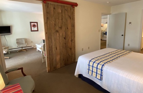 Detroit Lakes Condo | 1 bed/1 bath condo long term stays welcome! Lake Front close to Detroit Mountain