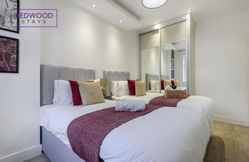 Rushmoor District Apartment | 1 Bed 1 Bath Town Center Apartments For Corporates & Contractors, WiFi, Netflix and Parking on Selected Units By Redwood Stays
