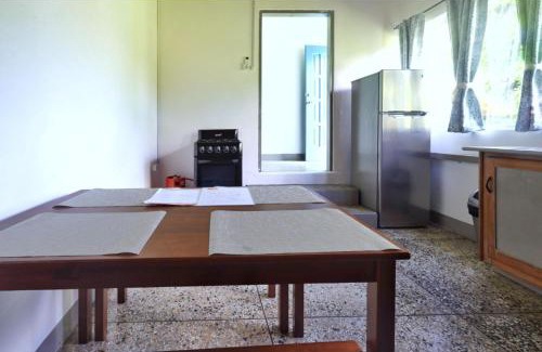 Orange Hill Apartment | 1 Bed Apartment - Wifi Parking Mountain Views
