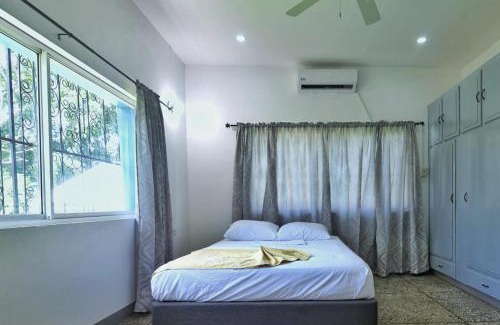 Orange Hill Apartment | 1 Bed Apartment - Wifi Parking Mountain Views