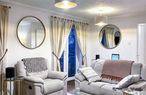 Rochester Apartment | 1-Bed Apt, Sleeps 2, 20 min walk to Centre