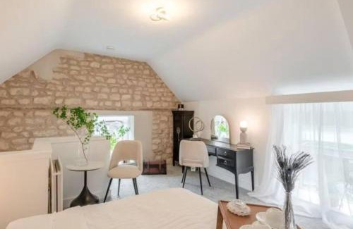 Branston House | 1 Bed Barn Retreat - Fireplace Patio Parking
