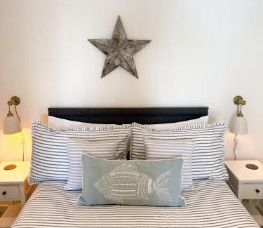 South Hayling House | 1 Bed Cabin - Sleeps 2 - Pets - Garden - Parking