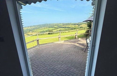 Saint Ann's Chapel Cabin | 1 Bed Cabin-Sleeps 2, Hot Tub, Garden, Pets, Views
