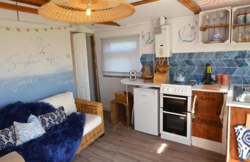 Warden Ski Chalet | 1 Bed Chalet - Sleeps 4 - Pets Parking Wifi