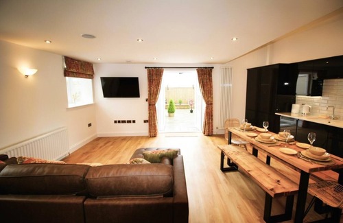 Berwick-upon-Tweed Villa | 1 Bed Cottage - Plus Sofa Bed - Sleeps 4 - Central