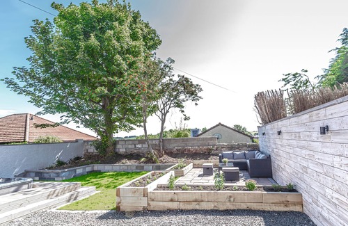 Kelty Cottage | 1 Bed Cottage-Sleeps 2-Parking-Pets-Hot Tub
