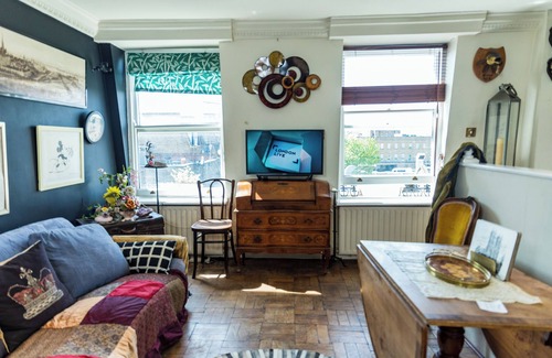 Angel Apartment | 1 Bed Flat - Sleeps 2 - Wifi - Smoking