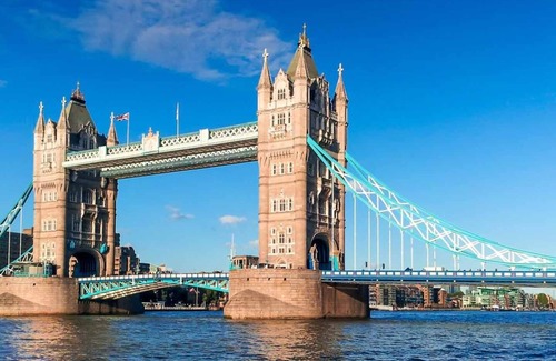 South Bermondsey Apartment | 1 bed garden flat (with 2 beds) for 2025 summer/autumn bookings in London