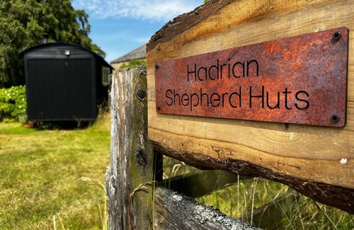 Lemington Cabin | 1 Bed Glamping Hut - Firepit, Fireplace, Views