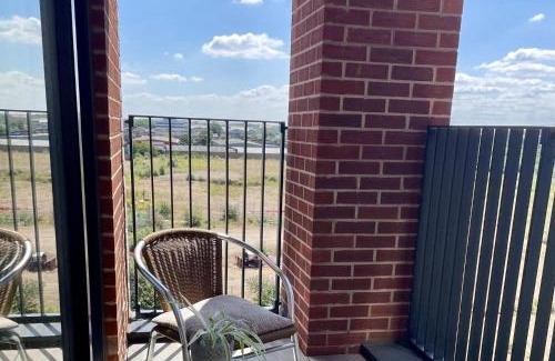 South Hornchurch Apartment | 1 Bed - Sleeps 4 - Parking Pets Wifi