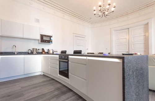 Plymouth Apartment | 1 Bed- The Windsor Suite