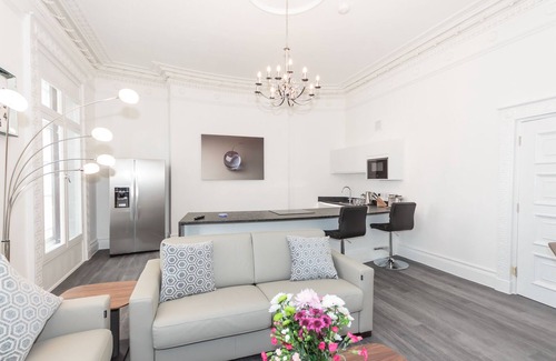 Plymouth Apartment | 1 Bed- The Windsor Suite