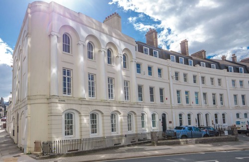 Plymouth Apartment | 1 Bed- The Windsor Suite