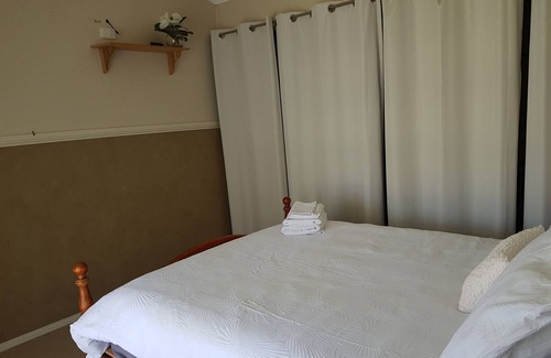 Mildura South Cottage | 1 Bedrm Self contained cottage next to vines. Relaxed and quiet atmosphere.