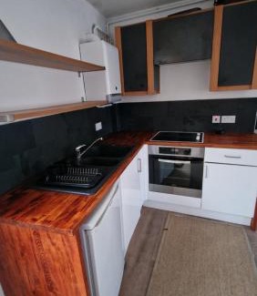 Hoxton Apartment | 1 Bedroom-1 Bathroom-WalkinShower-Terrace