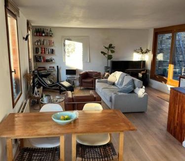 Hoxton Apartment | 1 Bedroom-1 Bathroom-WalkinShower-Terrace
