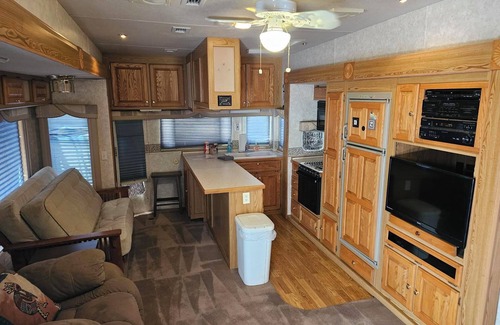 Cienega Springs House | 1-bedroom 5th Wheel in Parker w/WiFi, AC. Enjoy a cozy stay in Cienega Springs