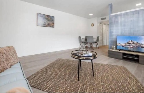 Highland Garden Apartment | 1 Bedroom 632108 by Houzlet